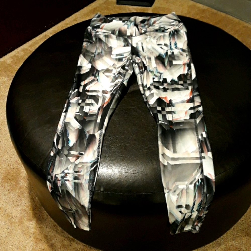 NWOT Nike Dri Fit Leggings. Size Large